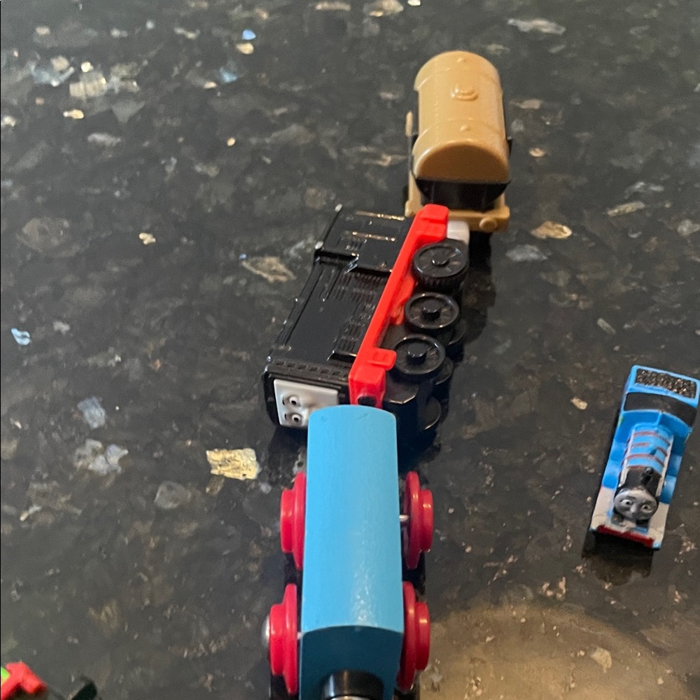Thomas & Friends Colorful Train Collection - Picture 11 of 12